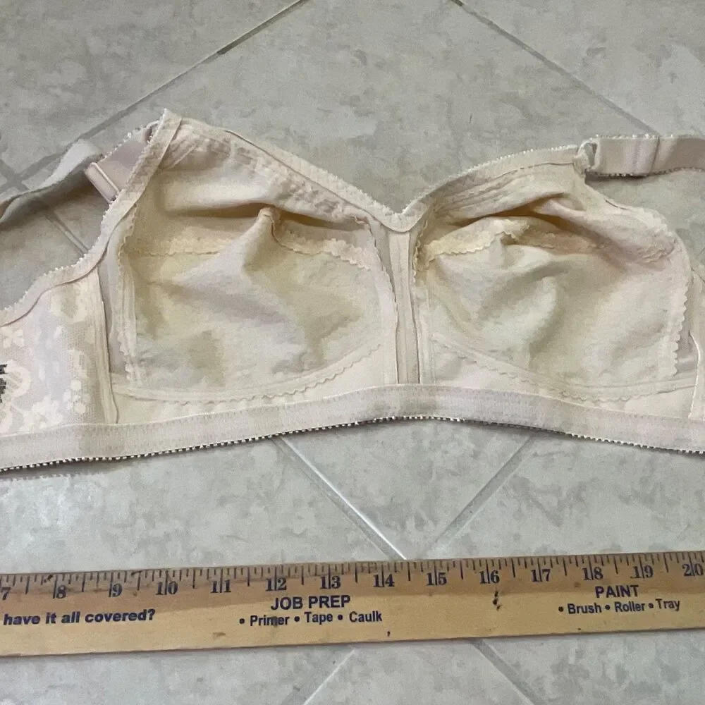 Playtex Bra 38C women's Wide Straps No lining Padding or wire contains 84% Latex